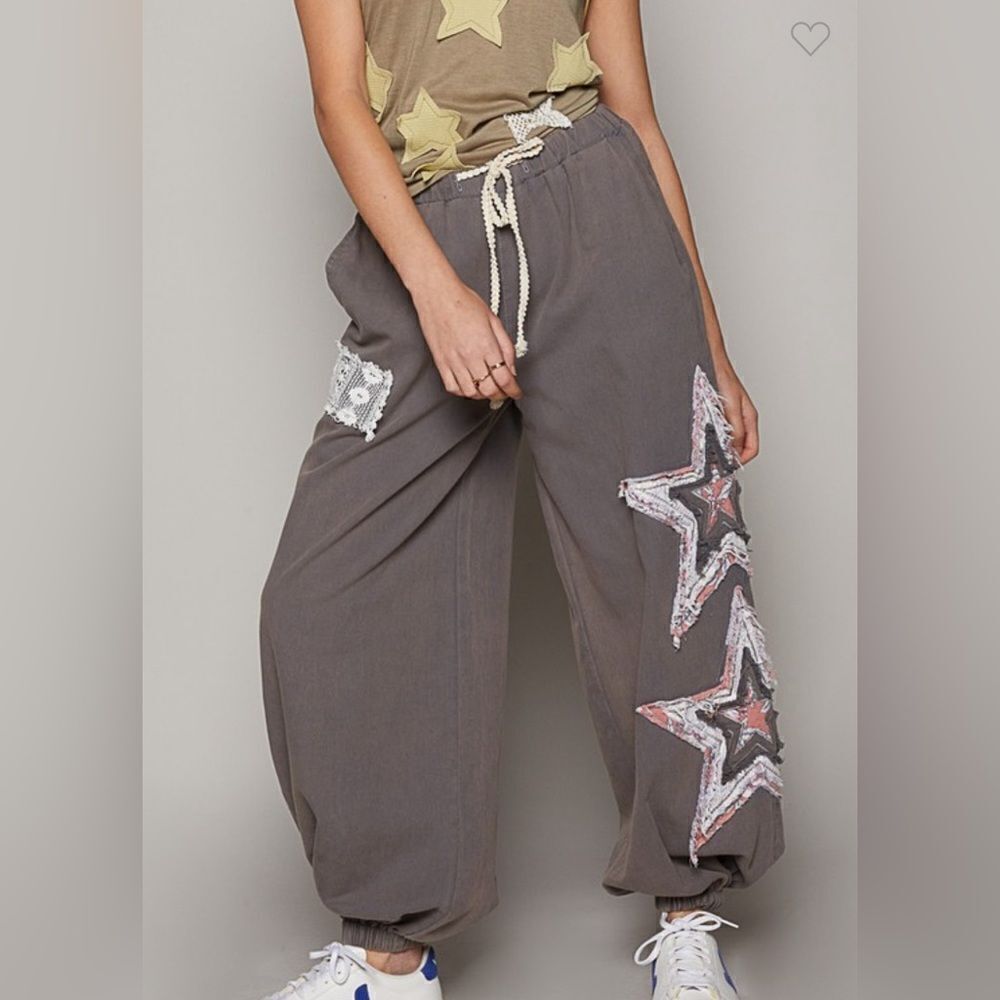 078. CROCHET STAR PATCH JOGGER PANTS
